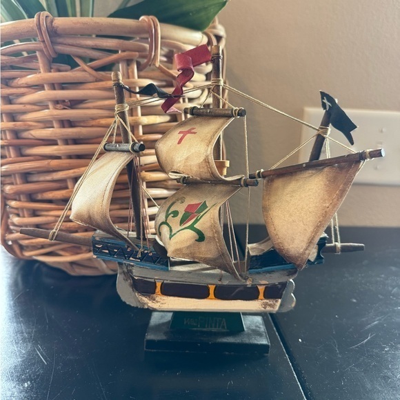 Other - 1492 Pinta sailboat replica vintage wooden
